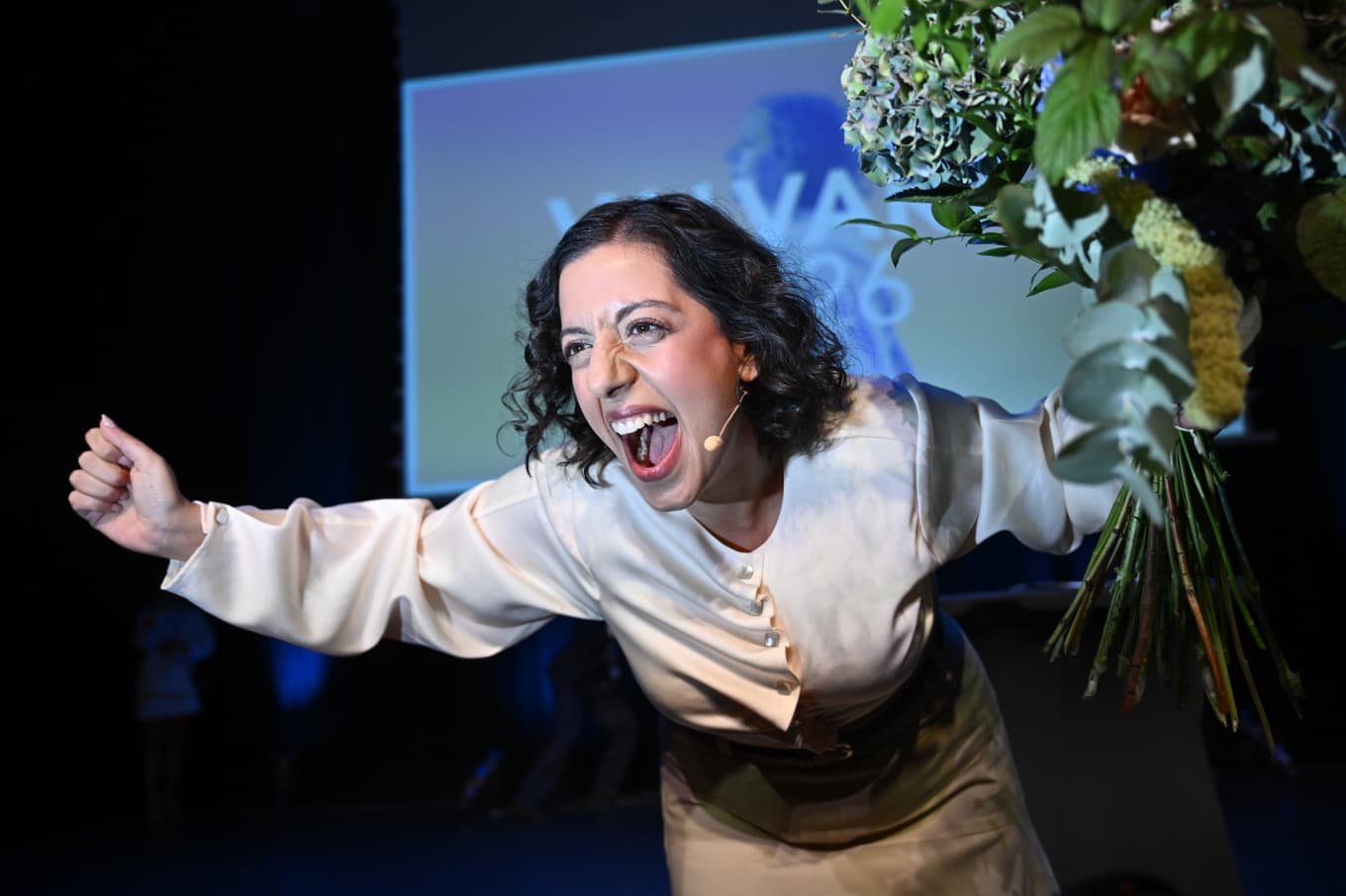 Simona Mohamsson talar på Liberalernas valvaka. Foto: Anders Wiklund/TT