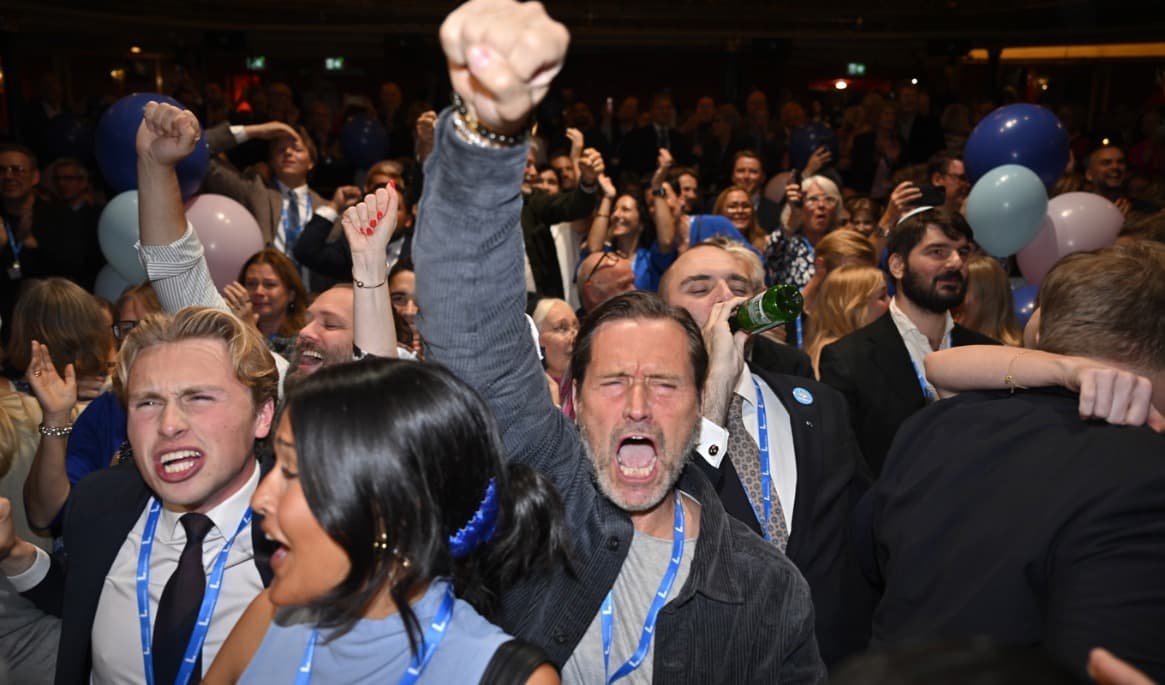 Liberalt jubel, men partiets resultat är samtidigt en svart låda. Foto: Anders Wiklund/TT