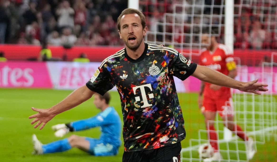 Harry Kane satte två mål i fredagens match och klättrade förbi drömgränsen. Foto: Matthias Schrader /AP/TT