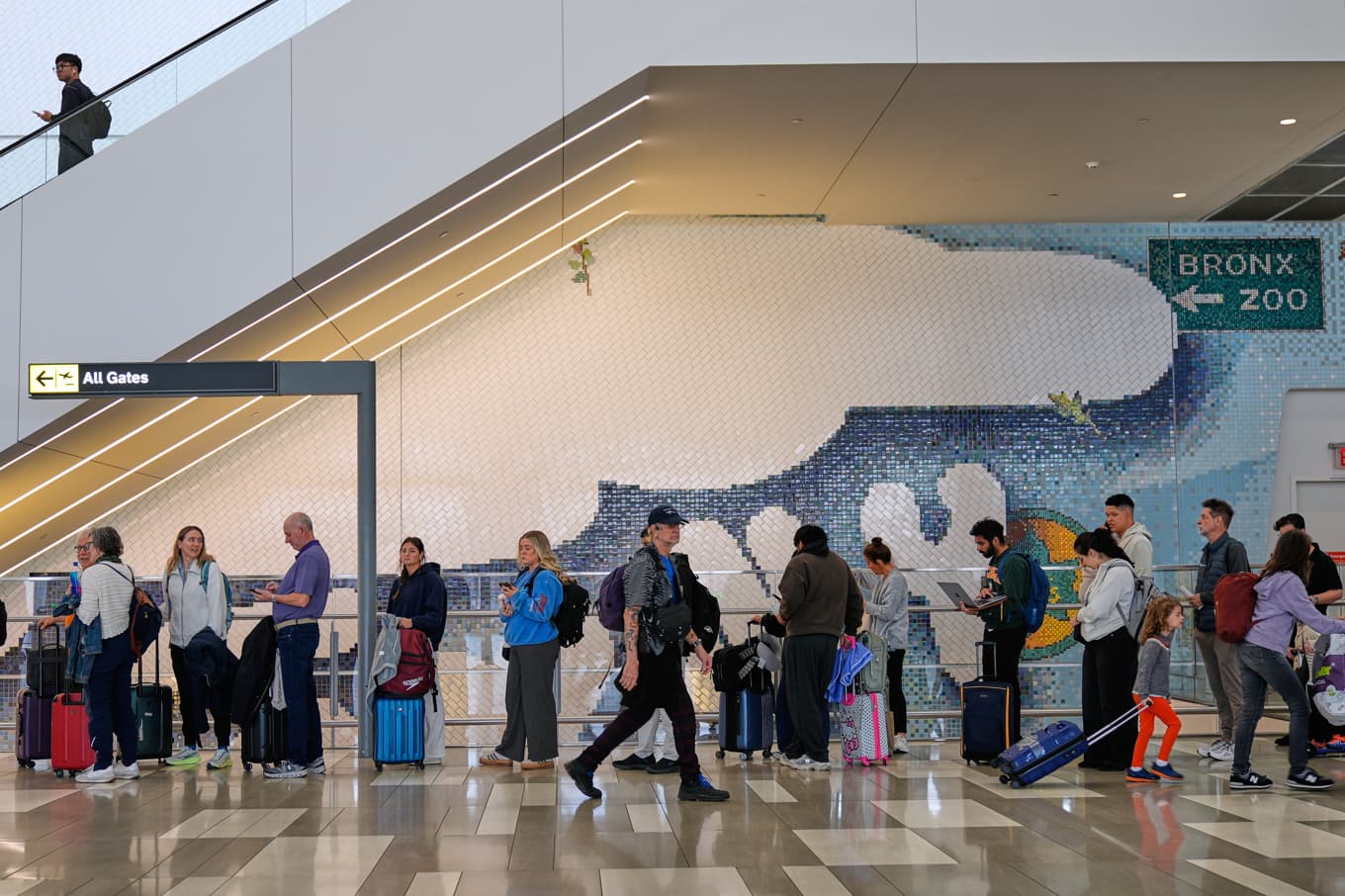 Måndagens flygstörningar i nordöstra USA drabbade bland annat resenärer på LaGuardia-flygplatsen. Arkivbild. Foto: Seth Wenig/AP/TT