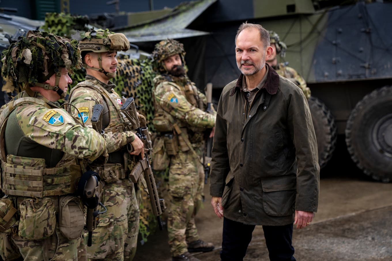 Danmarks försvarsminister Jeppe Bruus (S) fotograferad i Lettland i måndags. Foto: Ida Marie Odgaard/Ritzau/Scanpix/TT