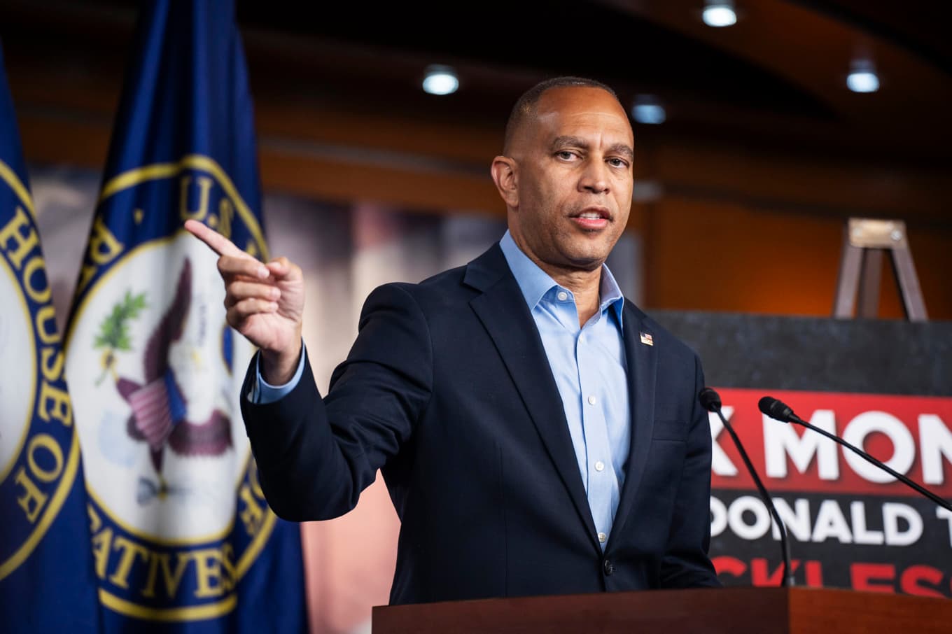 Hakeem Jeffries, demokratisk minoritetsledare i representanthuset, kan bli en av kongressens tunga makthavare om Demokraterna får majoritet. Foto: Madalina Kilroy