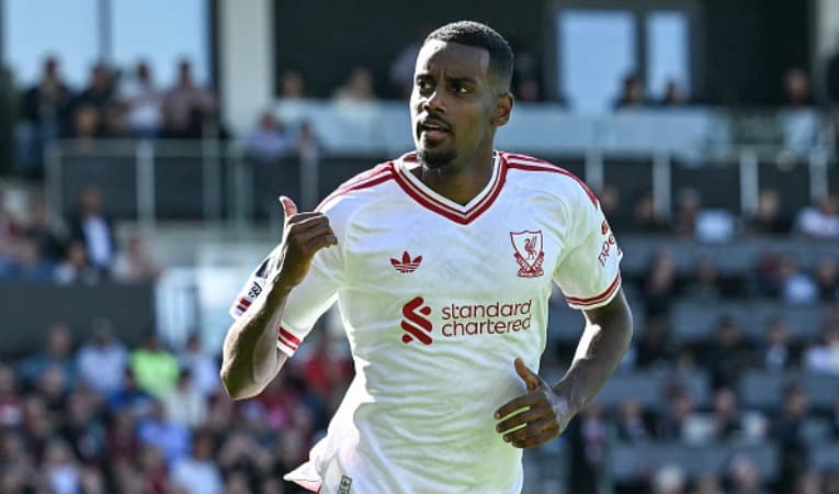 Alexander Isak firar sitt fjärde ligamål för säsongen, segermålet för Liverpool i den gångna helgens bortamatch mot Bournemouth. Foto: Glyn Kirk/AFP via Getty Images