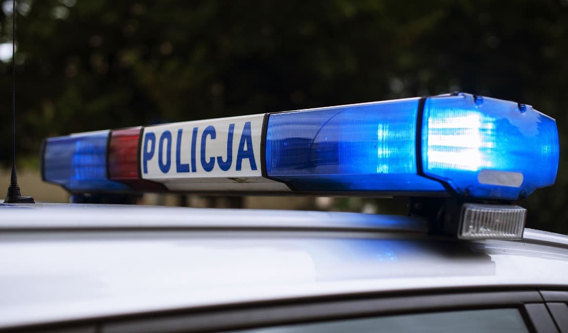 Polska myndigheter har stoppat en lastbil med migranter. Foto: Andrzej Rembowski