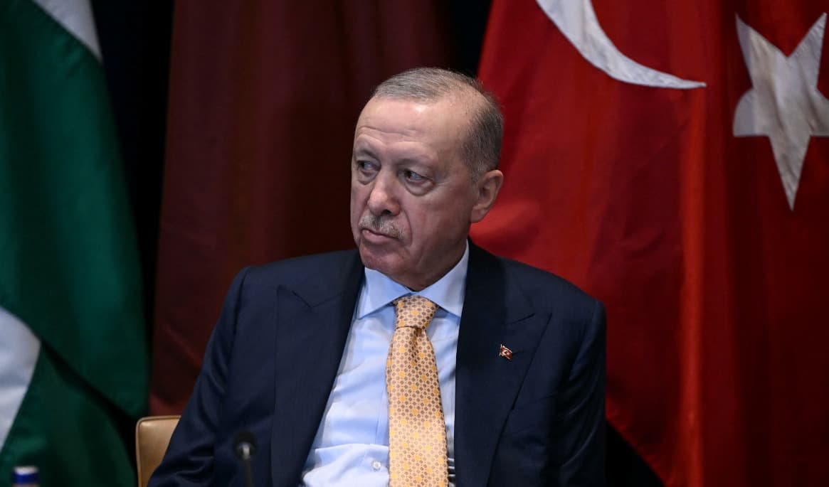 Turkiets president Erdogan har kommenterat avtalet mellan de tre starka regionala militärmakterna. Turkiets talman öppnar för att fler länder kan ansluta. Brendan Smialkowski/AFP via Getty Images