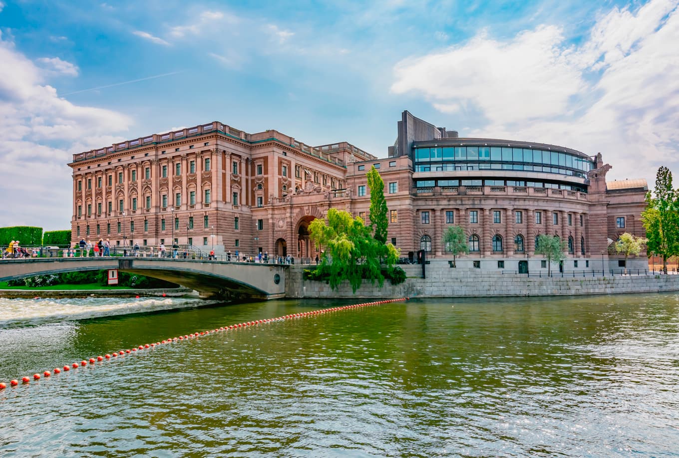 Riksdagen beslutar om statens beskattning av medborgarna. Foto: Shutterstock