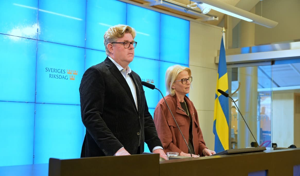 Gunnar Strömmer (M) och Elisabeth Svantesson (M) presenterar sina budgettankar inför nästa mandatperiod. Foto: Adam Strand