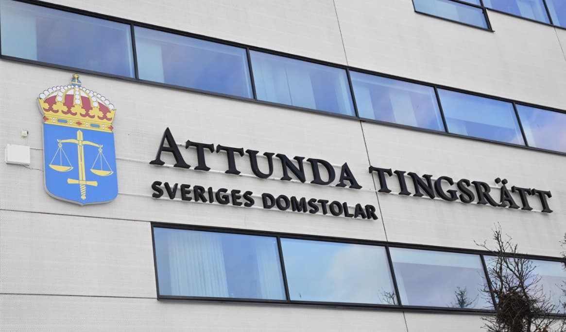 Attunda tingsrätt, där målet om bland annat försök till grov utpressning, misshandel och övergrepp i rättssak för närvarande prövas. Foto: Jonas Ekströmer/TT
