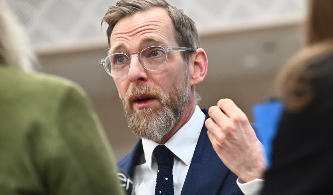 Idrottsminister Jakob Forssmed (KD) är mycket kritisk till att Ryssland tillåts återvända i idrottssammanhang. Foto: Claudio Bresciani/TT