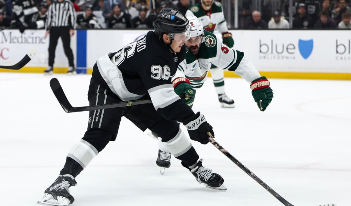 Andrej Kuzmenko när han förra säsongen spelade för Los Angeles. Arkivbild. Foto: Jessie Alcheh/AP/TT