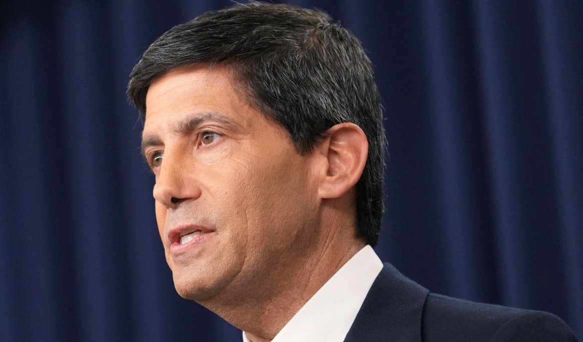 Kevin Warsh är ny ordförande i USA:s centralbank Federal Reserve (Fed). Arkivbild. Foto: Mark Schiefelbein/AP/TT