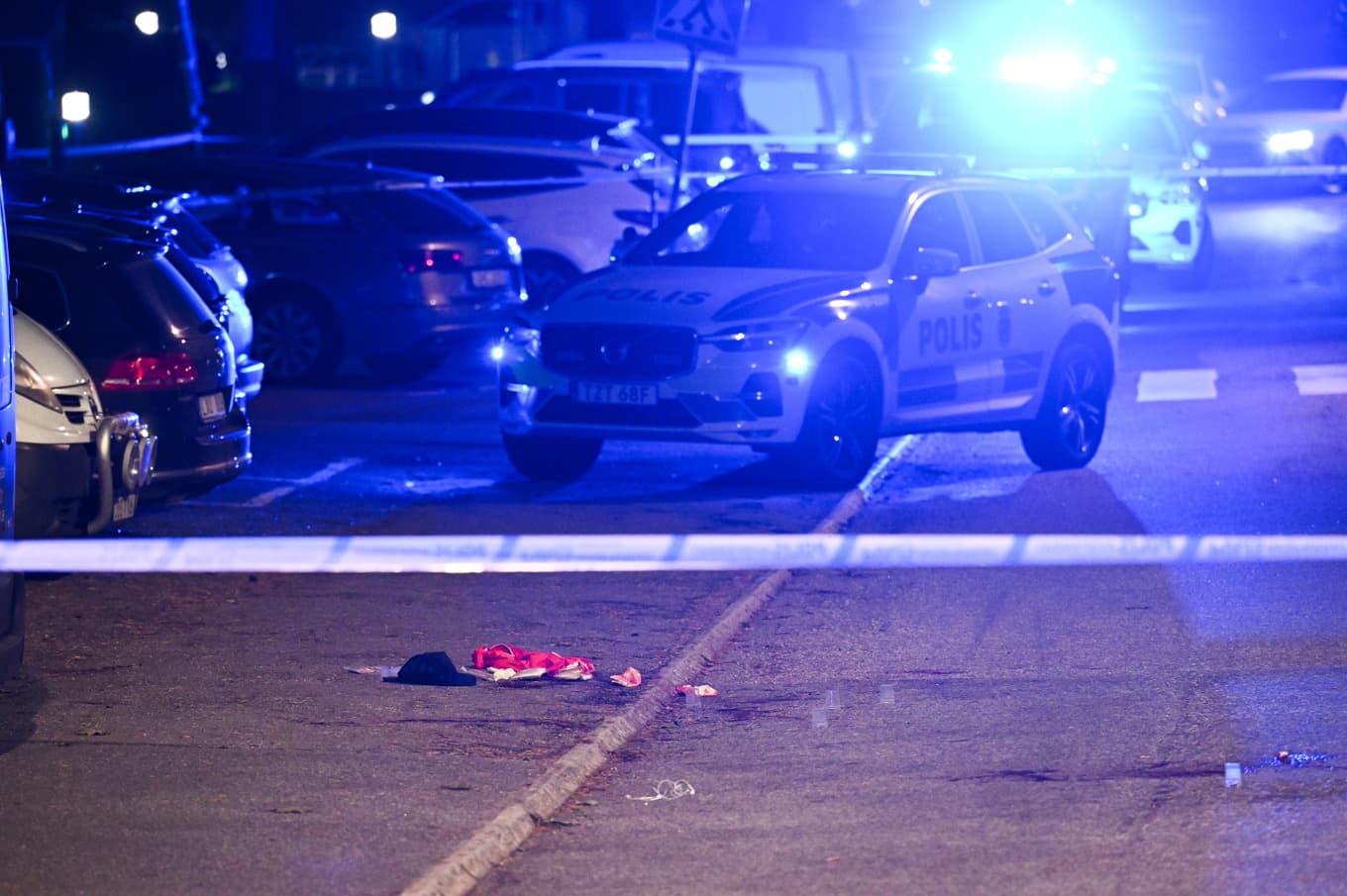 Polisavpärrningar vid mordplatsen i Hagsätra i södra Stockholm den 20 september 2025. Foto: Claudio Bresciani/TT