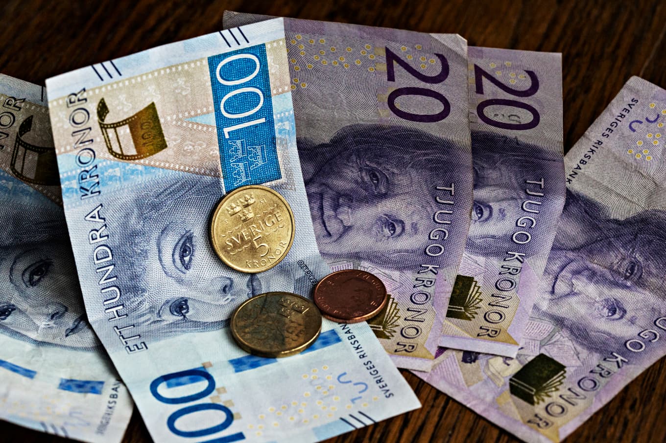 Den svenska kronan har fallit rejält mot den amerikanska dollarn i år. Arkivbild. Foto: Martina Holmberg/TT
