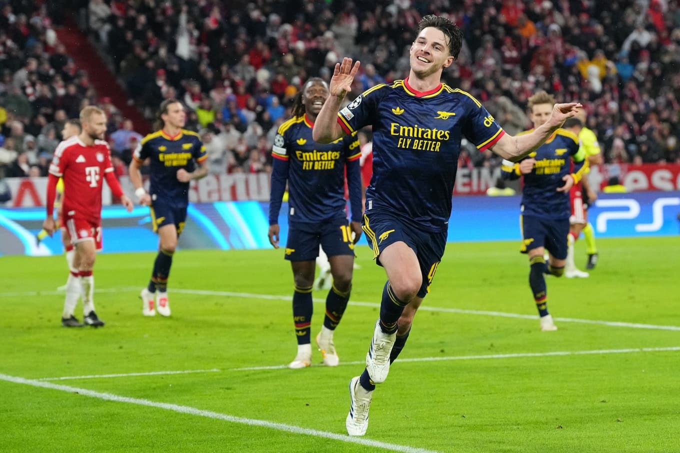 Arsenals Declan Rice jublar efter sitt 2–2-mål borta mot Bayern München i Champions League. Foto: Martin Meissner/AP/TT