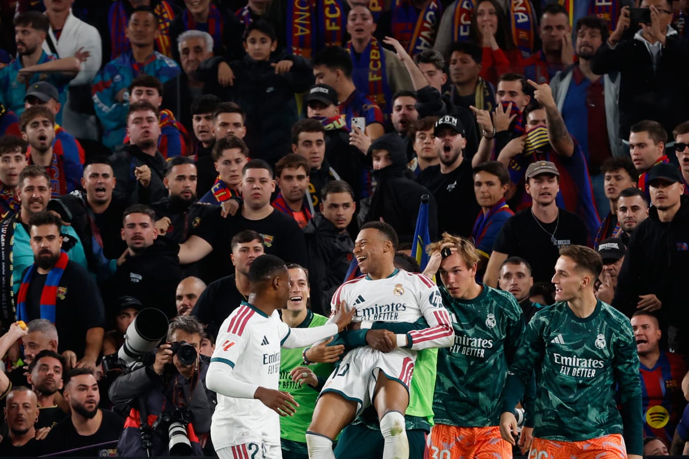 Real Madrids Kylian Mbappé jublar efter 2–1-målet. Foto: Joan Monfort /AP/TT