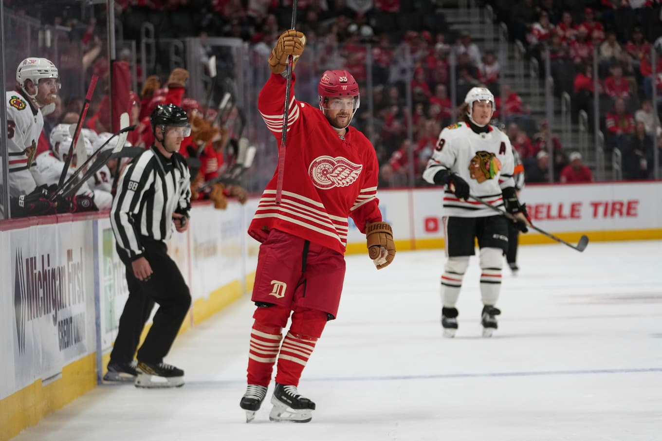 Viktor Arvidsson firar under nattens match. Foto: Paul Sancya/AP/TT