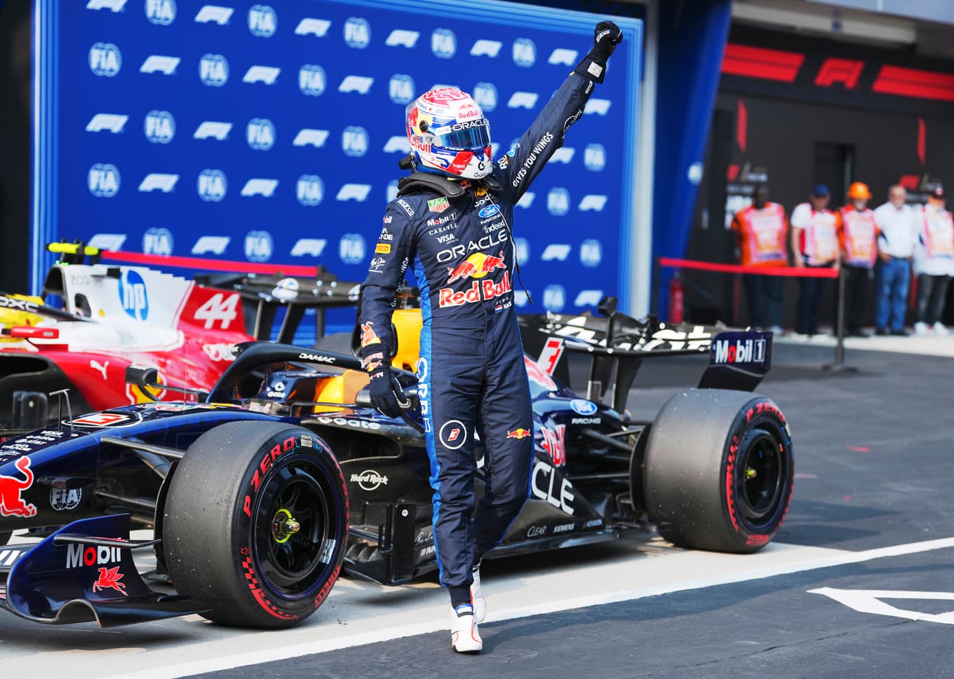 Max Verstappen är återigen en vinnare. Nederländaren triumferade i Bahrains GP. Men det räcker inte, Kimi Antonelli lär ta hem slutsegern i årets formel 1. Foto: Sona Maleterova/Getty Images