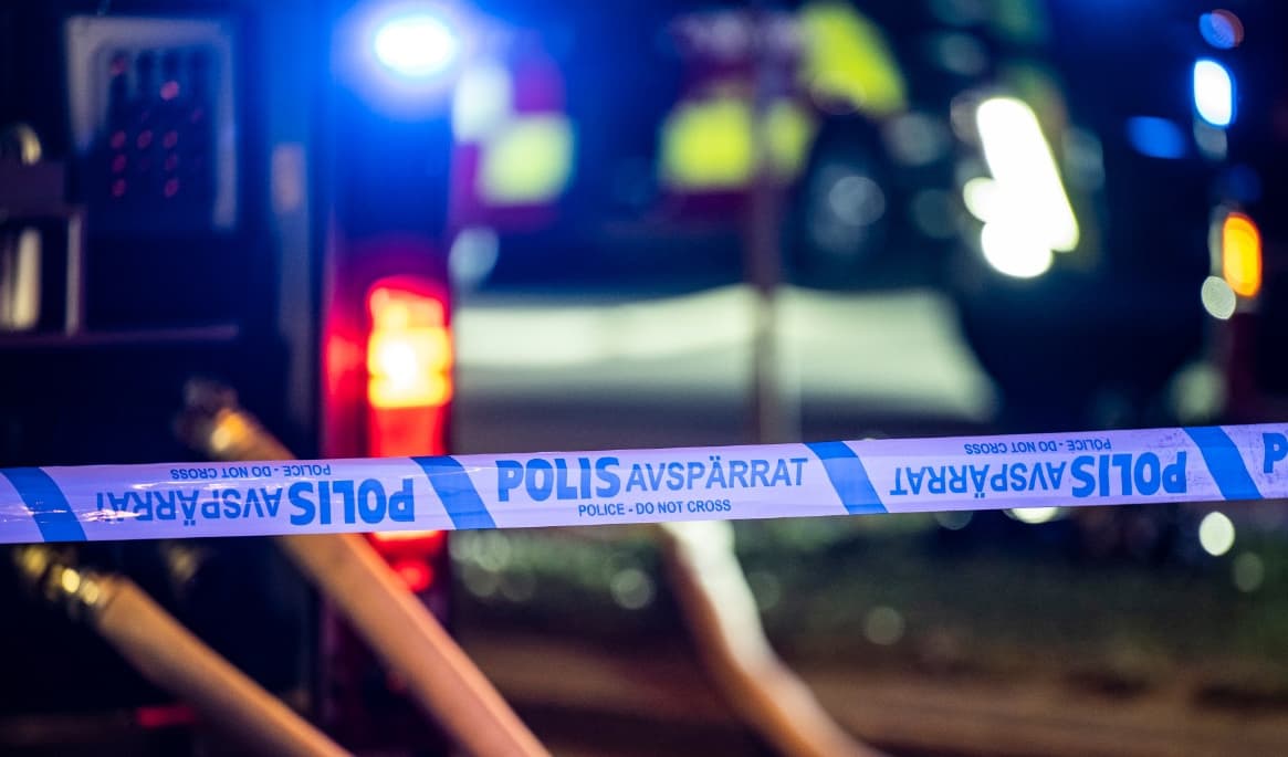 Polisen utreder en grov mordbrand i norra Hammarbyhamnen på Södermalm i Stockholm. Ingen har ännu gripits för dådet. Foto: Johan Nilsson/TT
