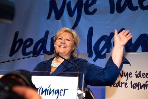 Erna Solberg ler som en sol när det stod klart att de borgerliga hade uppnått en klar majoritet och att den rödgröna regeringen ska avgå. (Foto: Audun Braastad / AFP) 