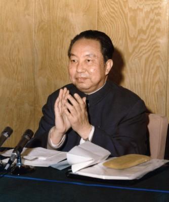 Ett foto på Hua Guofeng taget 1978 i Peking. Han sägs var Mao Zedongs (utomäktenskaplige) äldste son och tog över presidentposten efter Maos död 1976. Han dog vid 87 års ålder 20 augusti, 2008. (Foto: AFP/Xinhua/Arkiv)