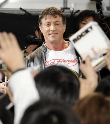 Sylvester Stallone möter sina fans vid premiären för den senaste filmen, "Rambo" i Tokyo den 8 maj, 2008. (Foto: AFP/Toshifumi Kitamura)
