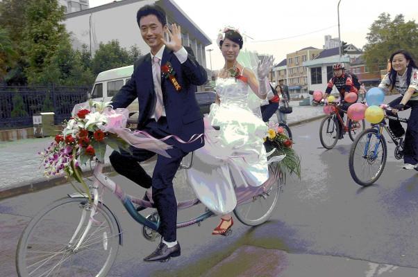 Såväl giftermålen som skilsmässorna ökade efter jordbävningskatastrofen i Kina. (Foto: AFP/China Getty Out) 