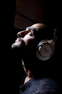 Musik kan vara vackert i hörlurar, men helst med bra dynamik. (Foto: Bas Bogaerts / AFP) 