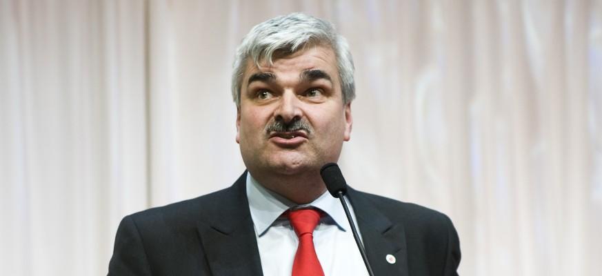 Håkan Juholt meddelade lördag 21 januari att han avgår som partiledare. På bllden talar han på partikongressen efter det att han blivit vald till partiledare för Socialdemokraterna den 25 mars 2011. (Foto: Jonathan Nackstrand/AFP) 