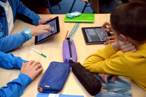 Användningen av wifi, trådlös datorteknik, har på kort tid  etablerat sig i många förskolor och skolor. Men experter varnar för hälsorisker. (Foto: Damien Meyer/AFP)