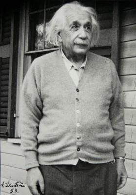 Albert Einstein föreslog den "kosmologiska konstanten" till en början men avfärdade den senare som sitt ”största misstag”. Sedan dess har forskarna grubblat över den. Nya teorier om cyklisk skapelse och förintelse av universum kan påvisa att Einsteins kosmologiska konstant är väl lämpad för att förklara skapelsen av galaxerna och planeterna. (Foto: AFP/TORU YAMANAKA)