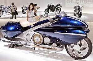 Yamahas kraftfulla hybridmotorcykel, ”Gen-Ryu”, är utrustad med ett 600 cc hybridsystem med bensin och elektricitet som ger en effekt motsvarande en maskin i klassen 1000 cc. (Yoshikazu Tsuno/AFP/Getty Images)