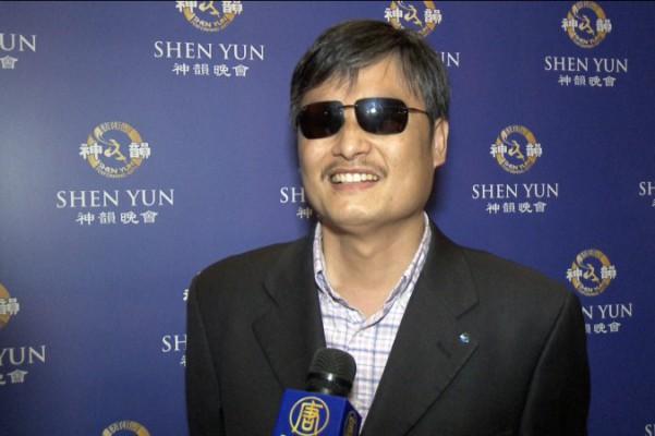Den välkända människorättsaktivisten Chen Guangcheng lever i exil i USA. Han såg Shen Yun Performing Arts i Newark den 11 april. (Foto: NTD Television)
