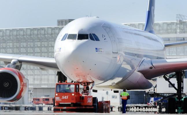 Ett av SAS flygplan förbereder för att lyfta till USA från Stockholm Arlanda den 3 maj 2012. (Foto: AFP)