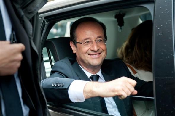 Francois Hollande lämnar en vallokal i Tulle, Frankrike, efter att ha lämnat sin röst i den andra omgången av franska presidentvalet den 6 maj. (Foto: Getty Images)