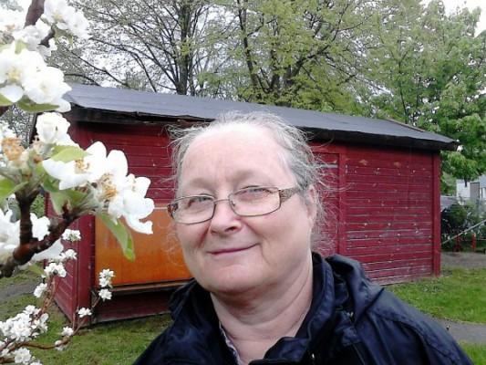 Södra Sandby, Sverige: Kerstin Ekelund, 57, förskolelärare: Ja, naturligtvis skulle det vara trevligt med fler timmar per dag, speciellt att ha mer ledig tid. Eller om vi människor kunde sova mindre och arbeta mindre så hade vi fler timmar över till oss själva.
