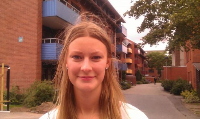 Victoria Jonsson, 21, studerande, Lund, Sverige. <p>  Nej, i vårt land finns inte detta problem. Kanske några få i den äldre generationen, om de fortfarande lever idag.  (Foto: Epoch Times)
