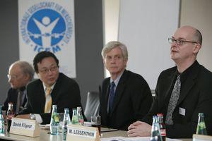 David Matas, Manyan Ng, David Kilgour och Martin Lessenthin vid presskonferensen (Foto: Matthias Kehrein, Epoch Times) 
