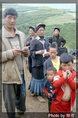 Byborna i Liang-bergen tillhör den tysta majoritet som inte sett sina liv förbättras av det kinesiska ekonomiska ”undret”. (Foto: Qing Qing/The Epoch Times)
