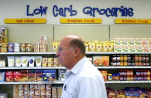 Vissa mataffärer tillhandahåller kost som passar i en lågkolhydratdiet. (Foto: Getty Images/ Justin Sullivan)