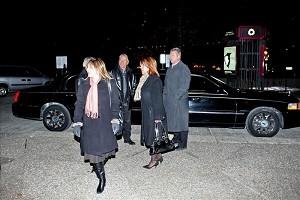 Rosie Lamoureux och hennes vänner anländer till NAC. (Foto: Epoch Times)
