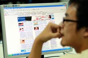 Med 210 miljoner ligger Kina tvåa på listan över länderna med flest internetanvändare. (Teh Eng Koon/AFP/Getty Images)