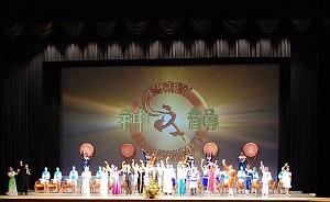 Artisterna tackar publiken efter premiärvisningen i Tokyo av föreställningen Chinese Spectacular. (Foto: Epoch Times)
