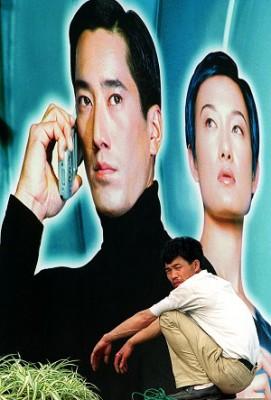 En man hukar sig framför en reklamtavla med kinesiska modeller som poserar med mobiltelefoner i Shanghai. Under det nyligen hållna ”World Economic Forum” i Davos  avslöjade VD:n Wang Jianzhou för ”China Mobile Communications Corporation” oväntat för omvärlden om företagets roll i att hjälpa den kinesiska kommunistregimen att spionera på sina kunder. (Foto: Liu Jin/AFP/Getty Images)