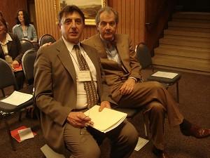 Dissidenten Juri Jarim-Agajev från före detta Sovjetunionen bredvid Mark Palmer på en konferens vid Stanfords universitet. (Foto: Svetlana Fedosseev/ Terra Nova)