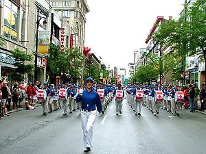 Tian Gou Marching Band vid en parad i Montreal, Kanada. (Foto: Epoch Times)
