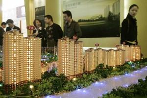 Kinesen Chen Pokong, kommentator i politiska och ekonomiska frågor, betonade att Kinas bostadsmarknad är som en bubbla och att kraftiga prisfall väntar runt hörnet. (Foto: AFP/ Getty Images)
