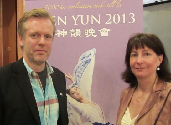 Göran Carlsson och Marie Persson på Shen Yuns föreställning i Linköping. (Foto: Pirjo Svensson, Epoch Times)