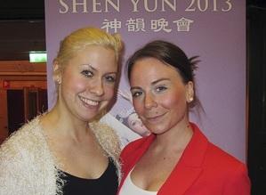 Dansarna Cecilia Dovrell och Emmy Nilsdotter såg Shen Yun Performing Arts på Cirkus i Stockholm den 8 april. (Foto: Pirjo Svensson, Epoch Times)
