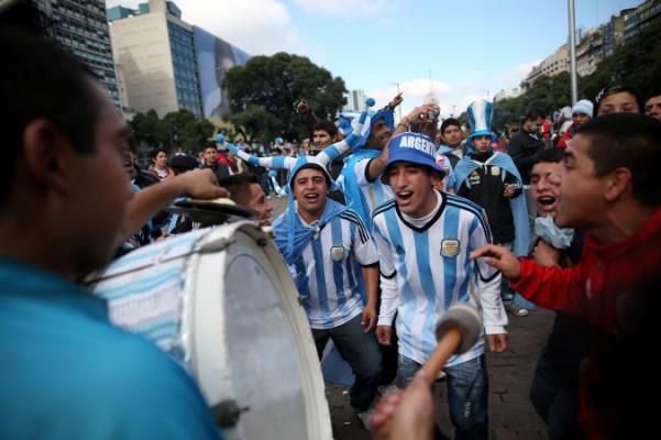 Argentinska landslagets supportrar i Buenos Aires firade sitt lags stora prestation i fotbolls-VM 2014. (Foto: Joe Raedle/Getty Images)