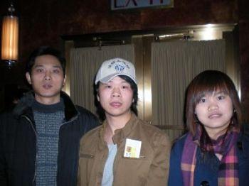 Zhang Qingshi (andra från höger) och Lin Ling (till höger). (Foto: Epoch Times)

